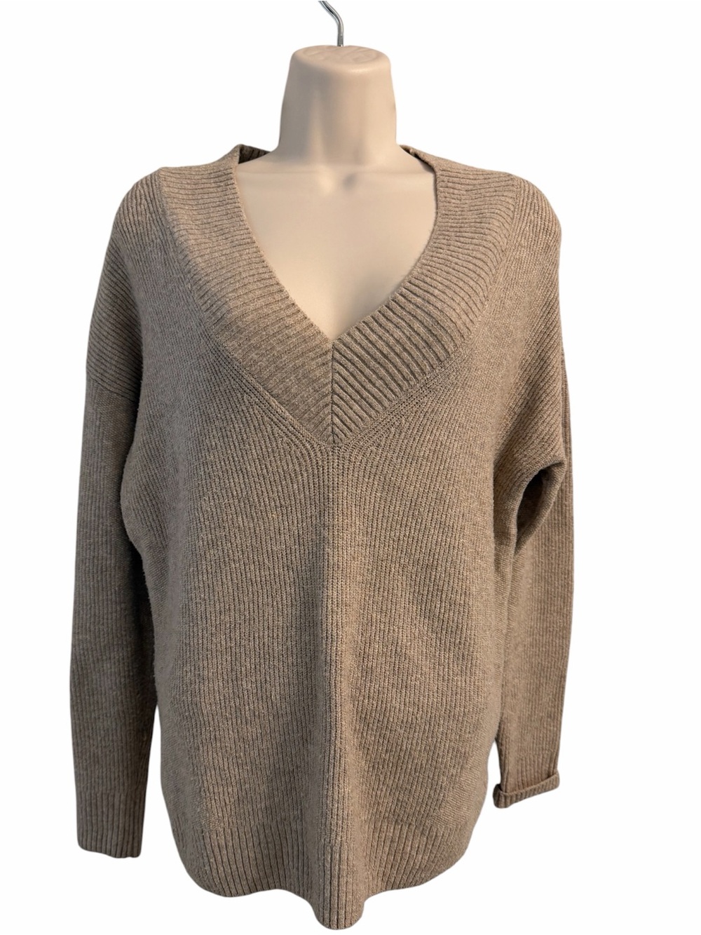 MARLED VNECK SWEATER TAN SIZE SMALL